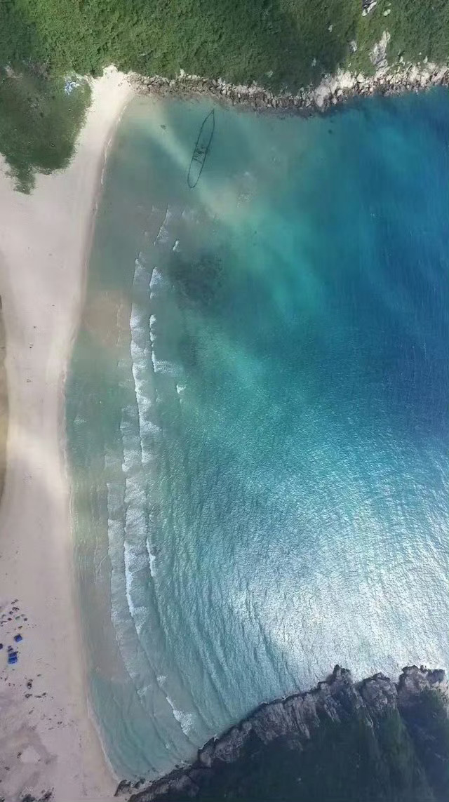 海南·万宁大洲岛，洁白沙滩、碧蓝海水，它只是静静的，不想被打扰！  