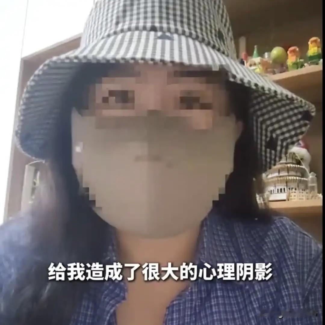 为长沙快递小哥鸣不平。看一下朱女士的迷之操作：1下单上门取件；2洗澡；3不关门；