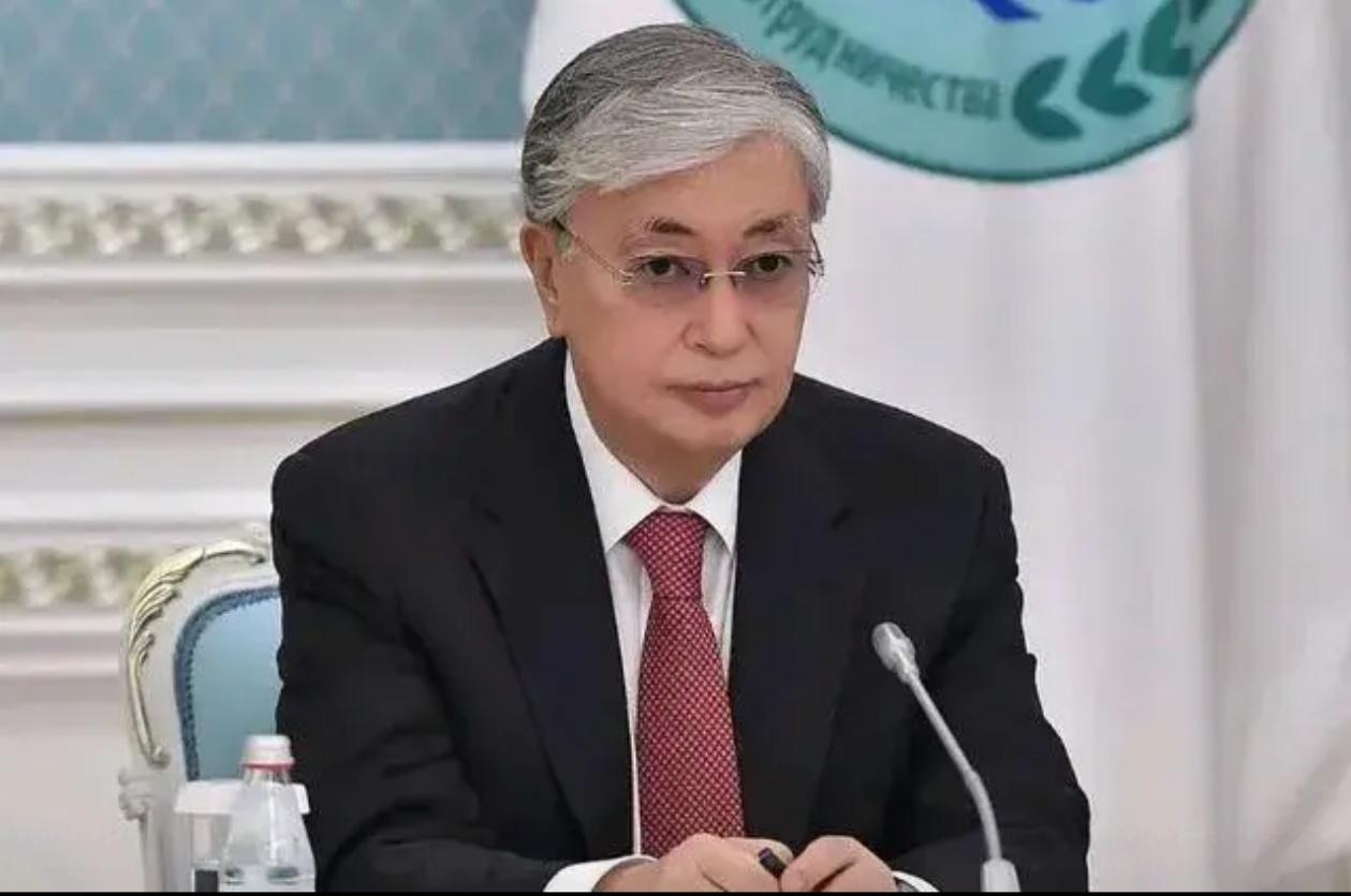 哈萨克斯坦总统托卡耶夫签署宪法修正案，正式将成吉思汗长子术赤定义为国家缔造者。