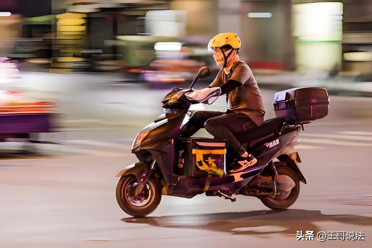 湖南益阳，一男子是外卖众包骑手，他接单前，给自己买了份众包个人意外险，保险期为每