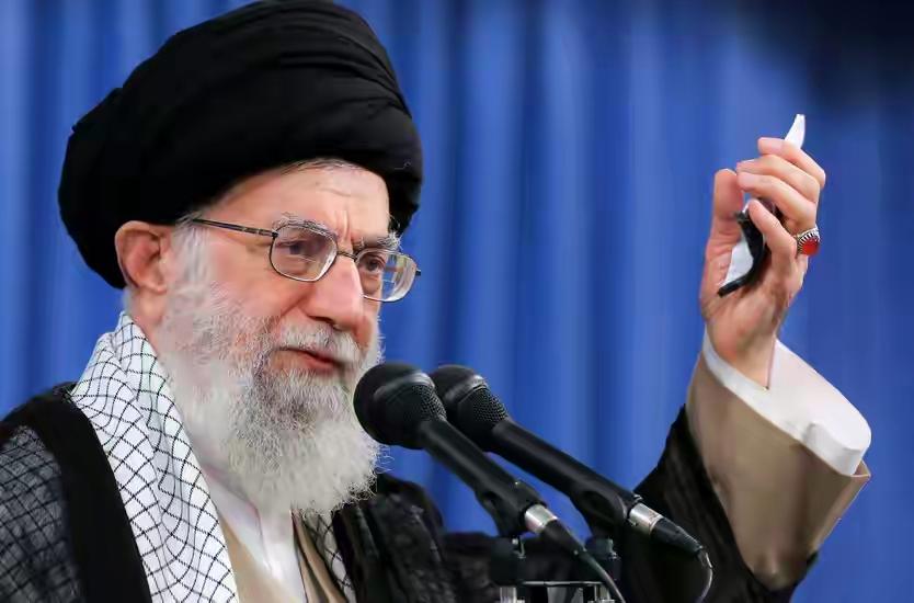 哈梅内伊国旗都换了，马斯克在背后“搞鬼”