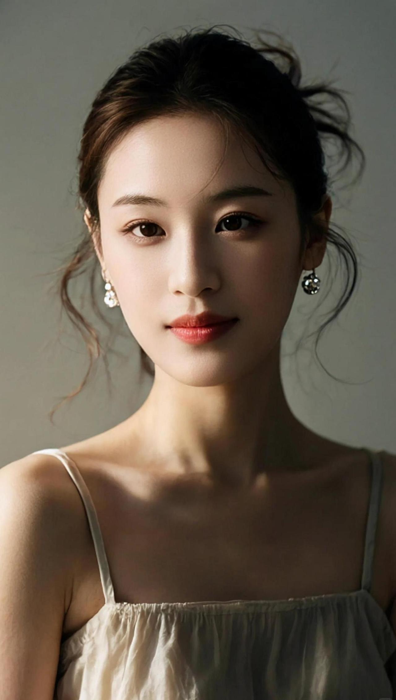 在这柔和的光影中，仿佛时间都慢了下来。每一个细节都像是精心雕琢的艺术品，让人忍不