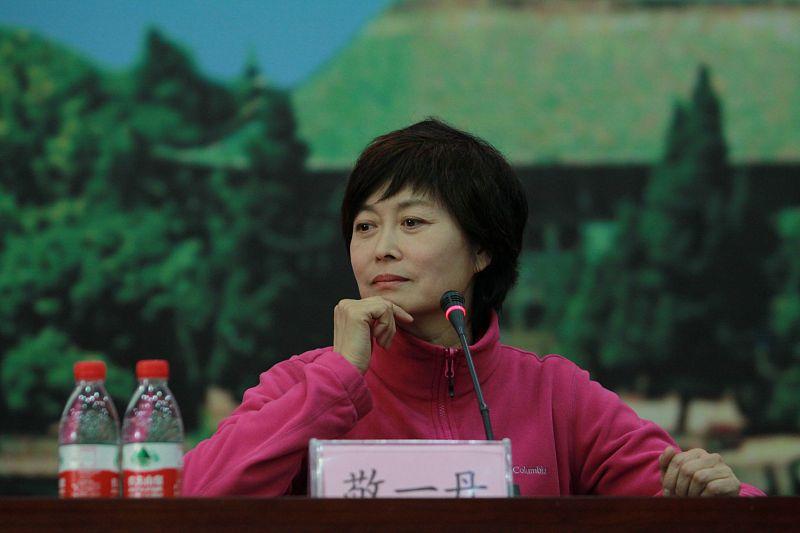 敬一丹离世！央视后辈追忆：27年新闻一线，退休鞠躬告别，三个“受”的关成后辈指南