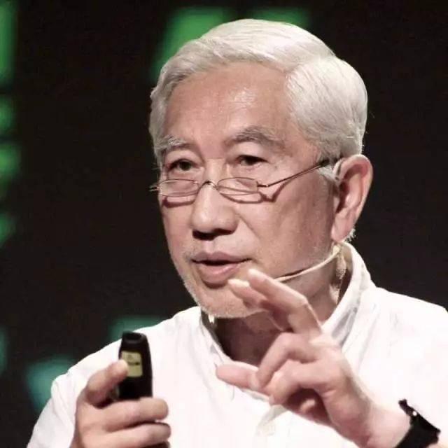 清华大学教授柳冠中说表示，搞无人驾驶汽车、无人商店、无人酒店他不觉得奇怪，饭店里