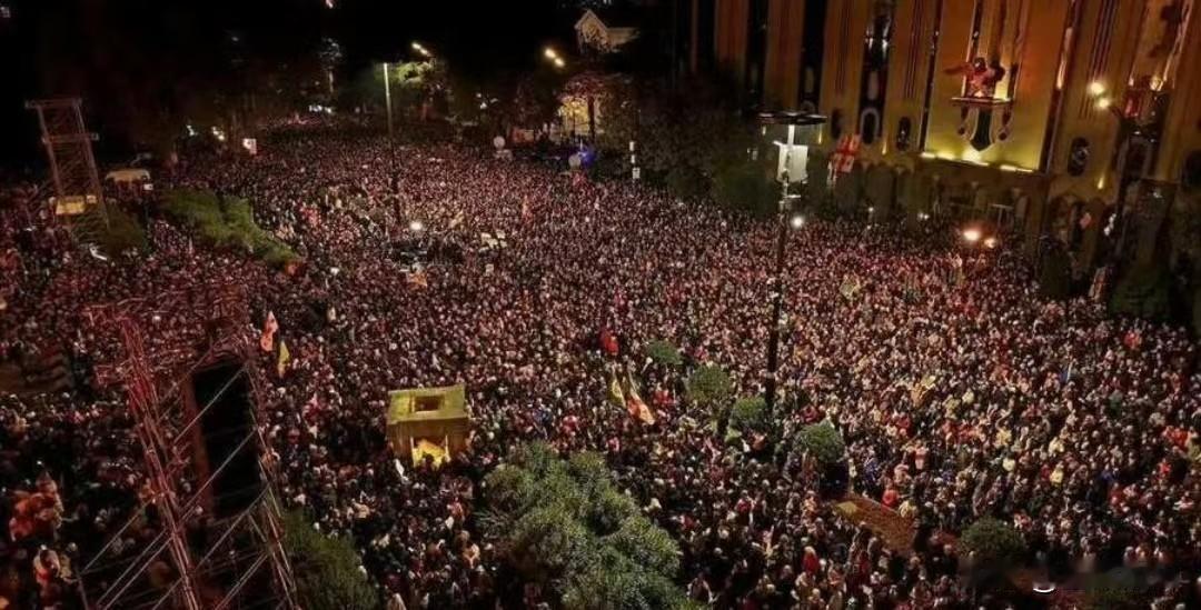 格鲁吉亚大选乱局，从中央选举委员会要求问询质疑的人开始，就基本上结束了，跟委内维