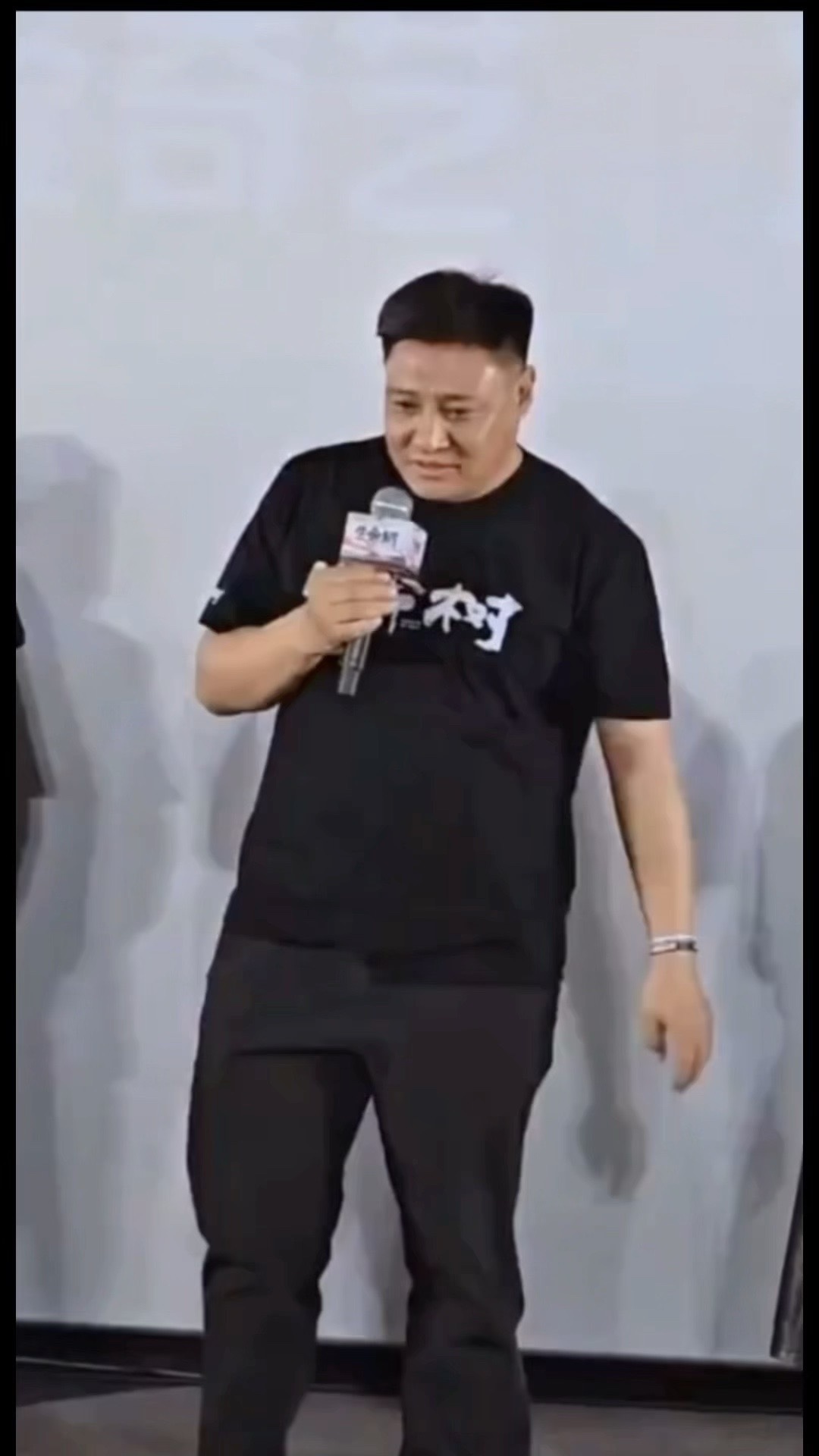 原型后代看生命树哽咽了《生命树》发布会这段真的泪目了🥹原型后代秋培扎西看着荧幕