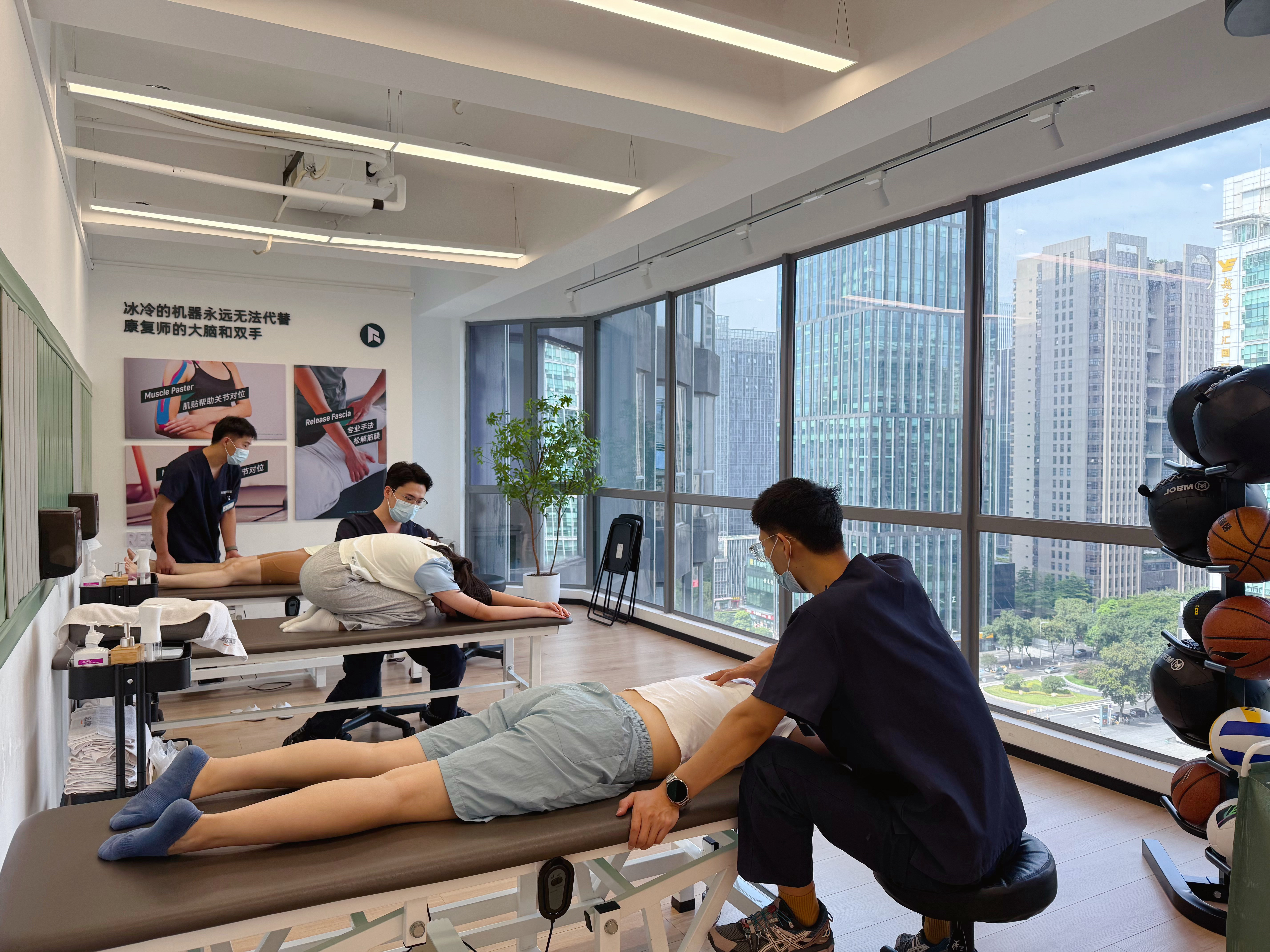 每日锐博康复打卡 【广州店】周末康复治疗开启——每次到了周末，就是门店最忙的时候