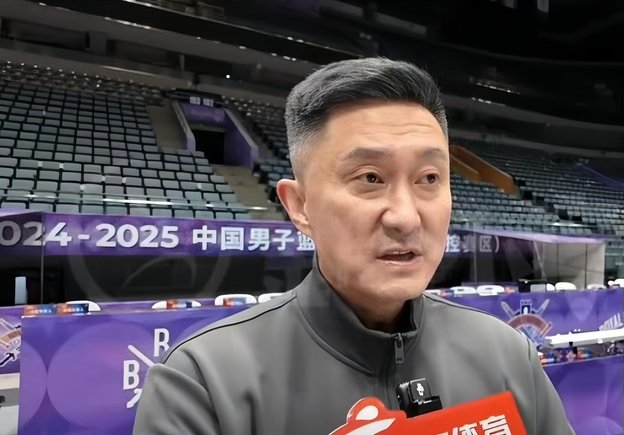 杜锋名利双收！
今晚19：35，广东城市篮球联赛迎来揭幕战！杜锋千里迢迢参加本次