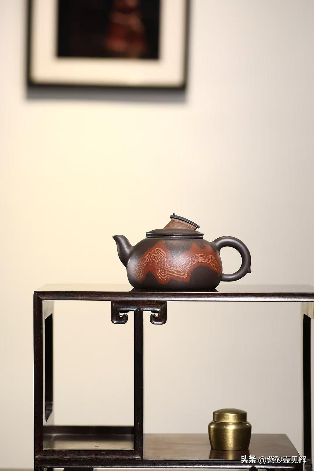 买紫砂壶最大的坑，不是泥料也不是职称，是你还没想明白这三件事
我第一把紫砂壶是在