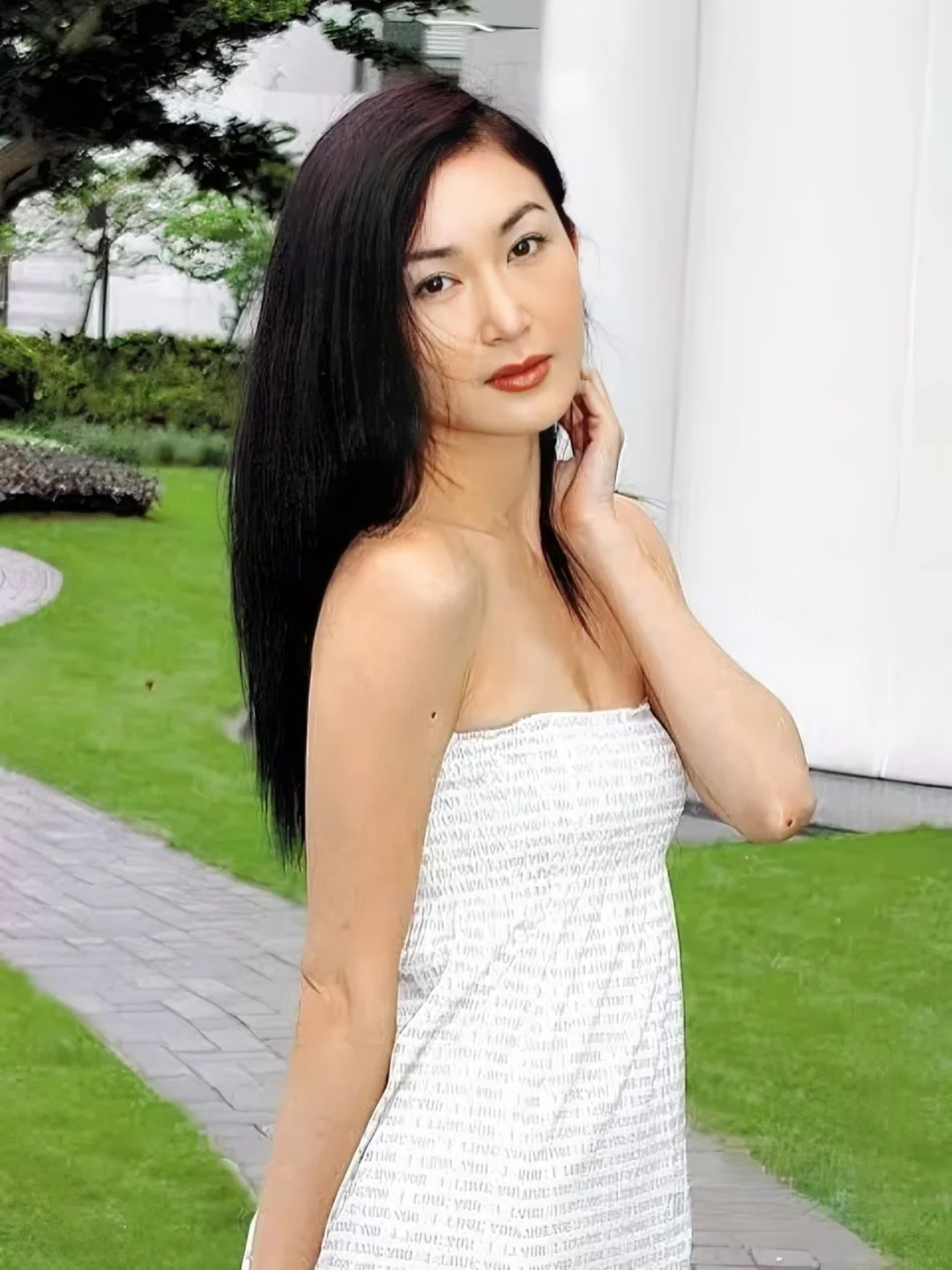 一眼万年的美貌 披着麻袋都好看的美人