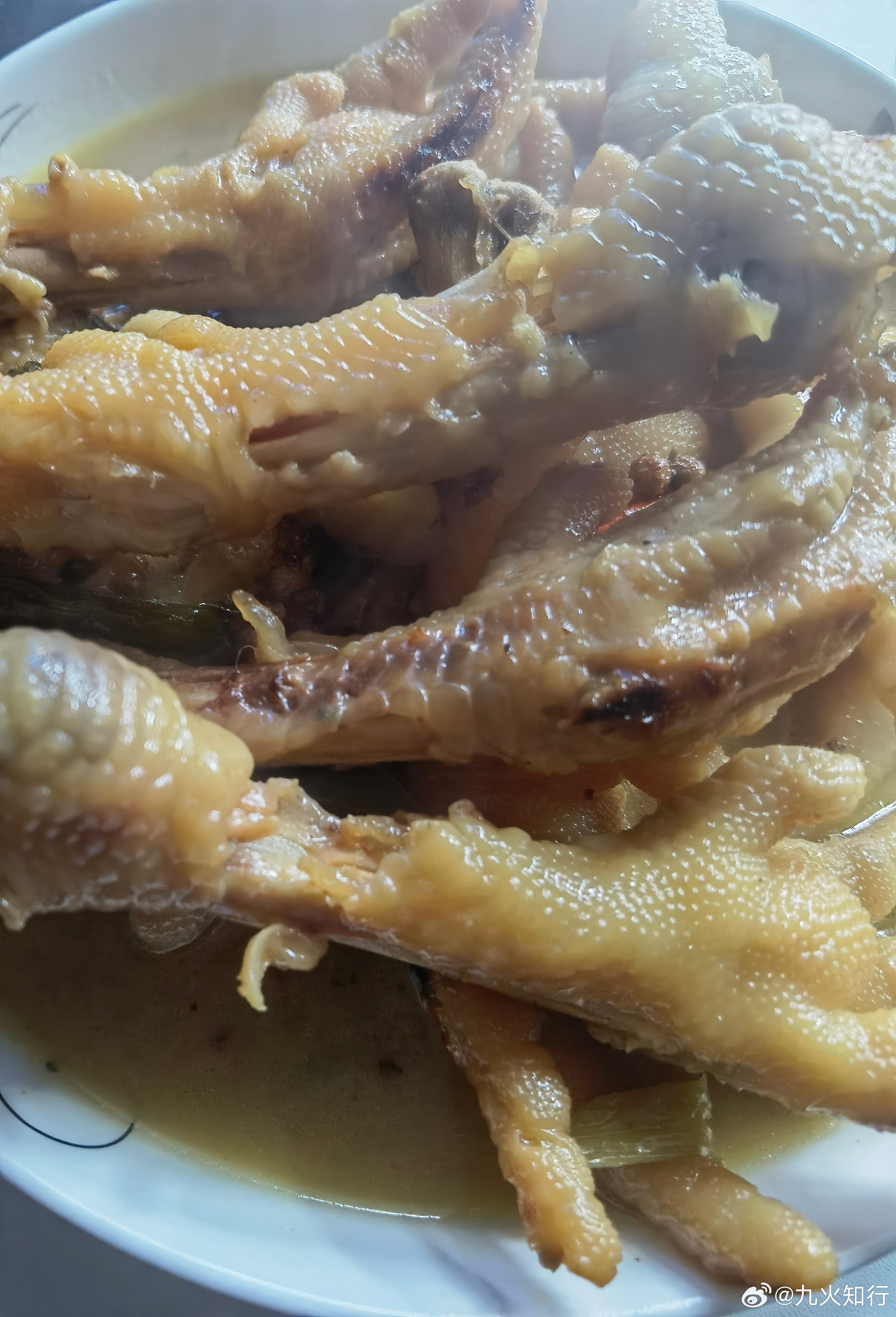 自己做的鸡爪，似乎没有买的好吃，唯一的好处是，感觉胶原蛋白更丰富！知行笔记