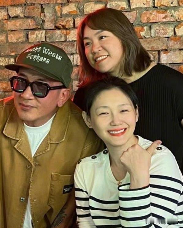 汪小菲输得彻底啊！具俊晔在台北开DJ秀，不仅有大S和S妈在场支持，就连小S的老公