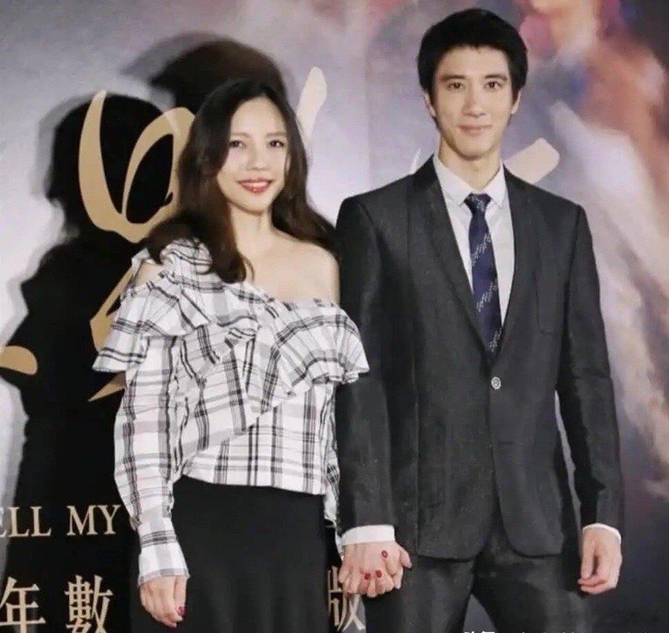 #法院判定王力宏李靓蕾离婚获准#王力宏终于离婚了！这次法院判决下来了，二人离婚获