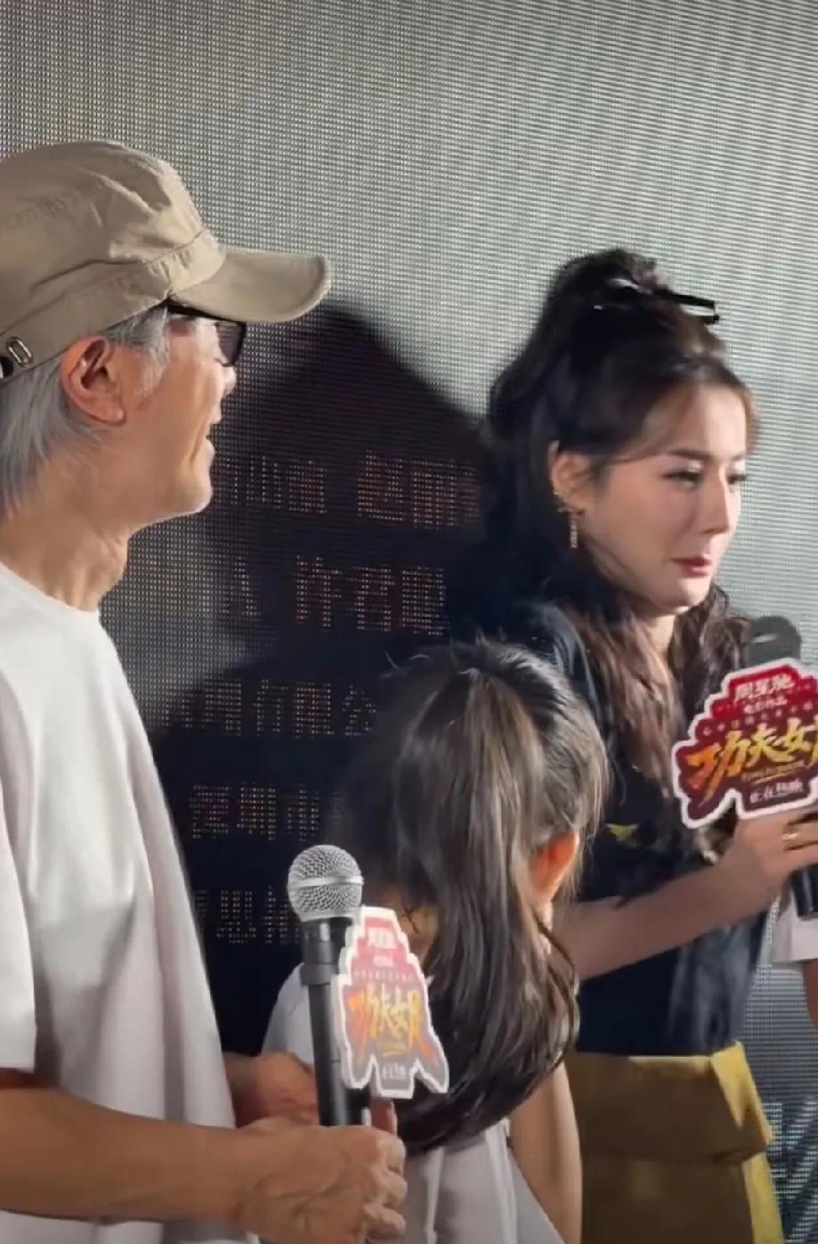 万万没想到！
迪丽热巴这表情，愣是把我笑醒了。
合着人家被吓出表情包，还是因为别