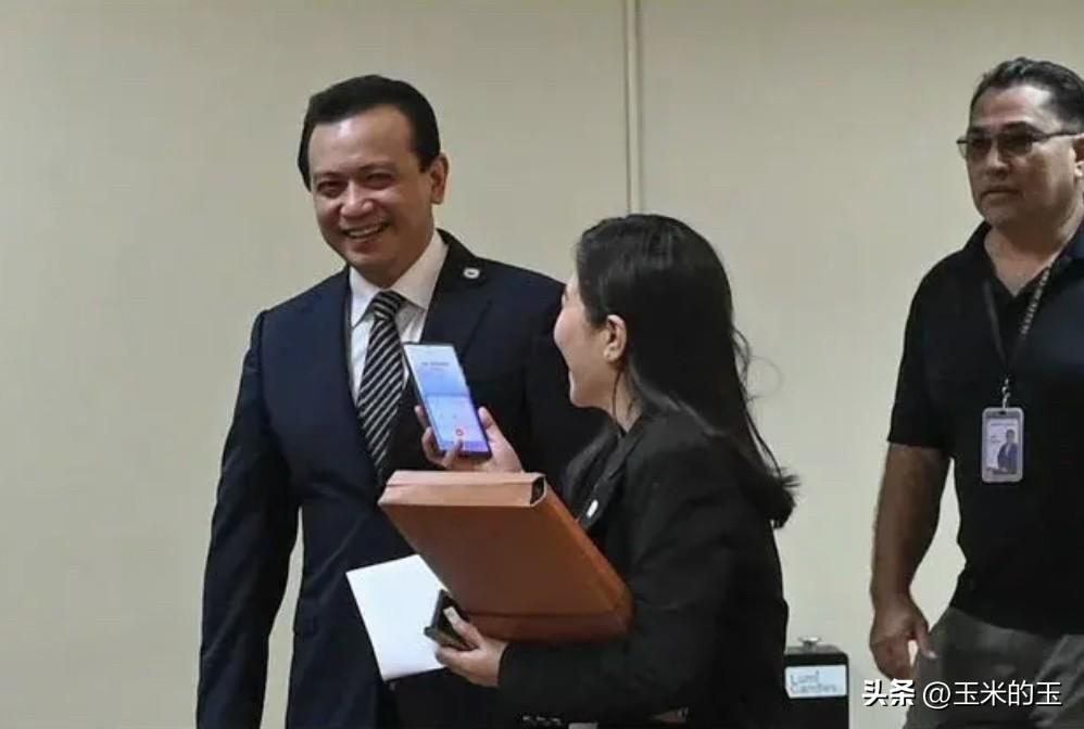 菲律宾副总统莎拉弹劾案检方小组周四表示，前参议员安东尼奥·特里利亚内斯四世将不再