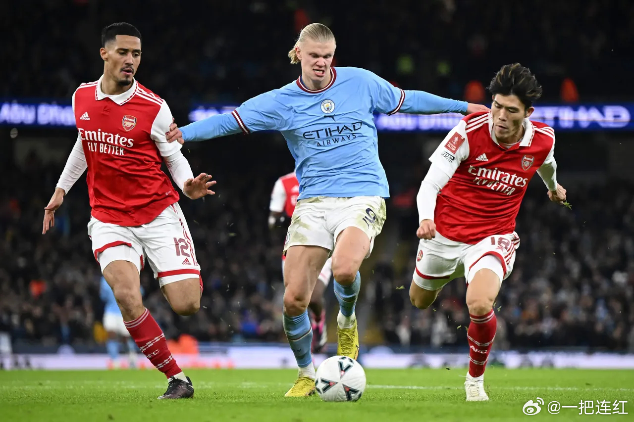 注意啦！阿森纳和曼城正陷入四线争冠的白热化阶段——联赛杯、足总杯、英超、欧冠，密