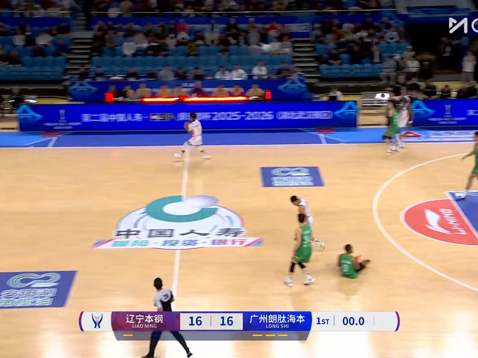杯赛辽宁对广州第一节比赛结束辽宁队和对手打平辽宁男篮