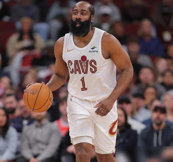 骑士这场赢的太憋屈。
 
领先29分差点被公牛翻盘，最后只赢5分，脸都快丢尽了。