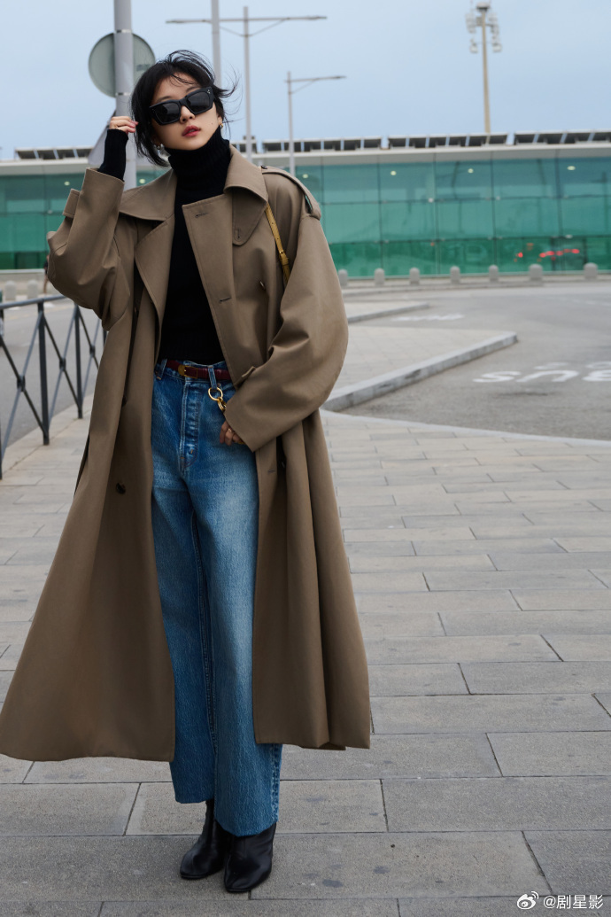 孙千长腿屏幕放不下了孙千墨镜长风衣完全酷姐，长腿屏幕放不下了，好绝的比例啊孙千墨