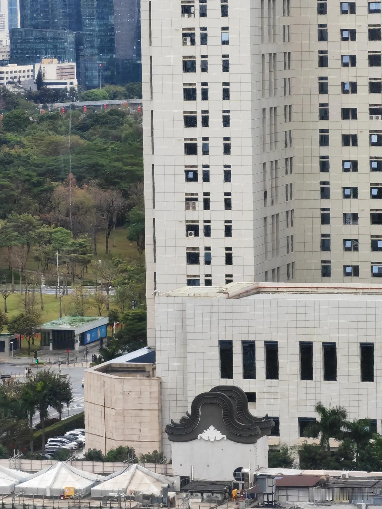 别有洞天！在深圳这样的繁华一线大都市，居然在高楼大厦间还隐藏着古色古香的建筑风格