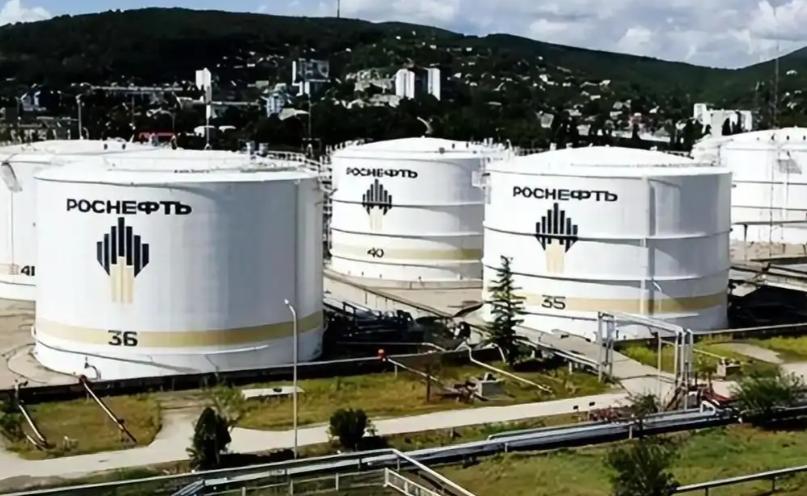 俄罗斯竟悄悄逆袭了，手里攥着大把采购订单，所有谈判都按着自己的节奏来，连总统新闻