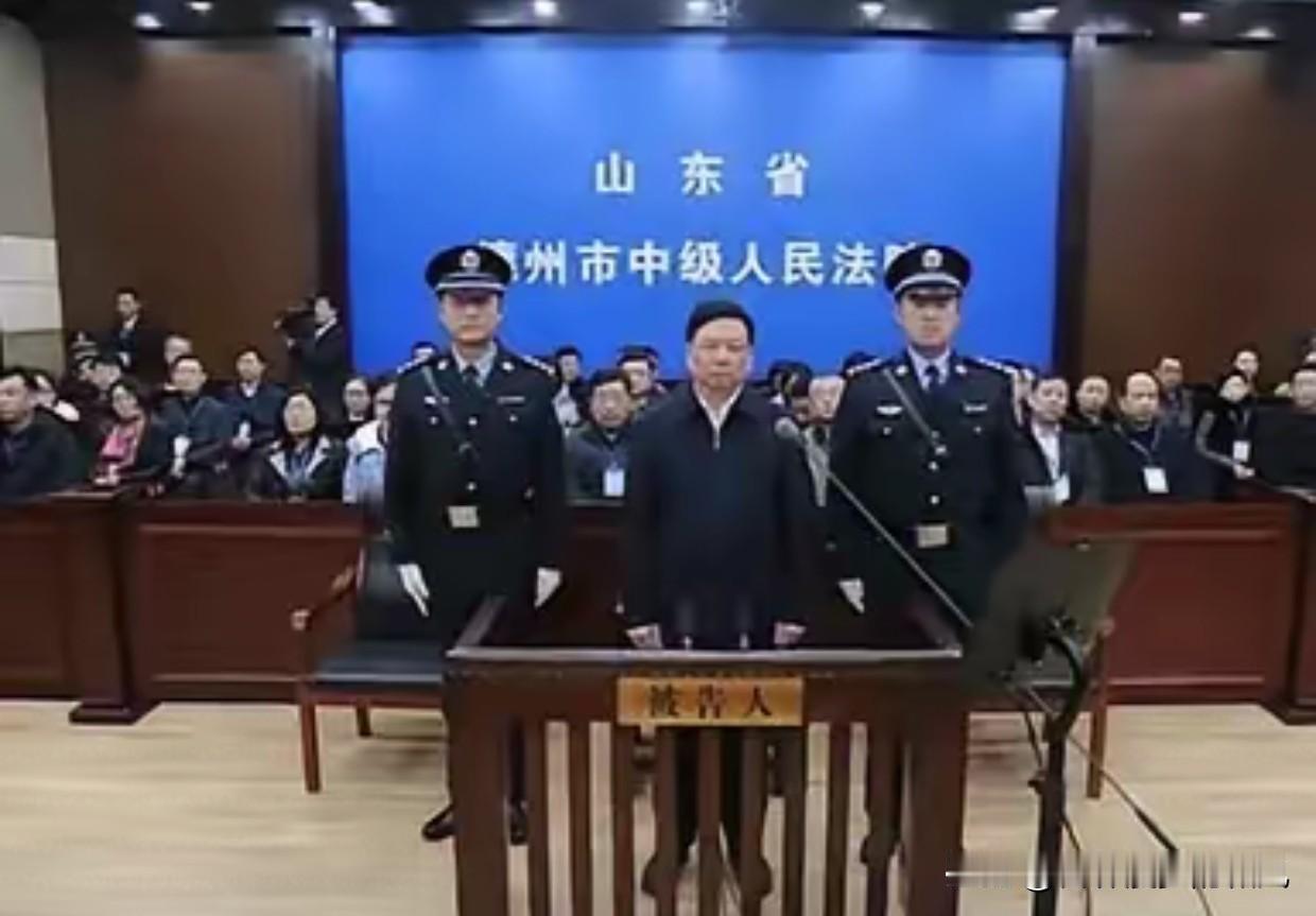 量刑从来不是简单的数学题，它是社会情绪与法律条文之间的博弈。但这次博弈的结果，显