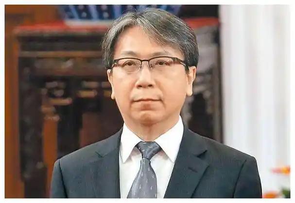 就在刚刚，

台“国安局长”蔡明彦发布严正声明，

4月8日，针对郑丽文访陆，台