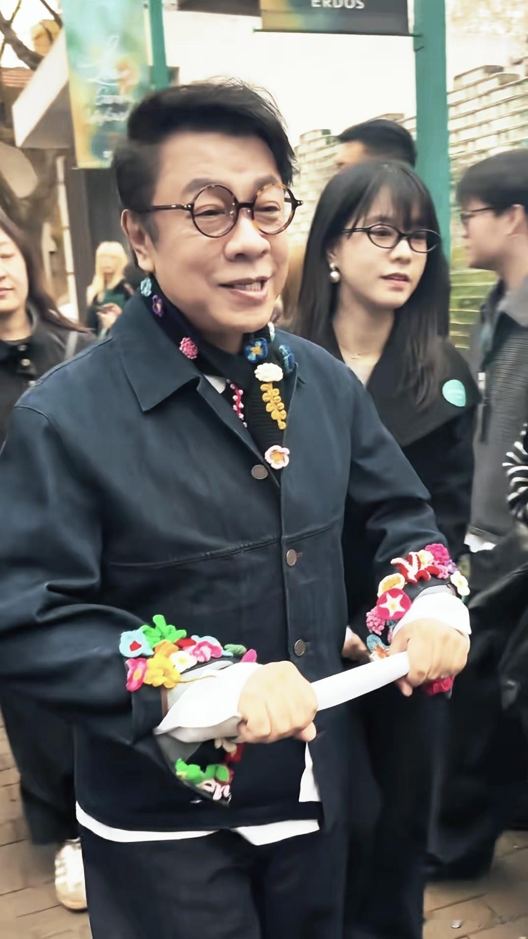 蔡康永事件曝光之后，最先做出反应的是仅和他合作一个月的零跑汽车。
​零跑官方连夜