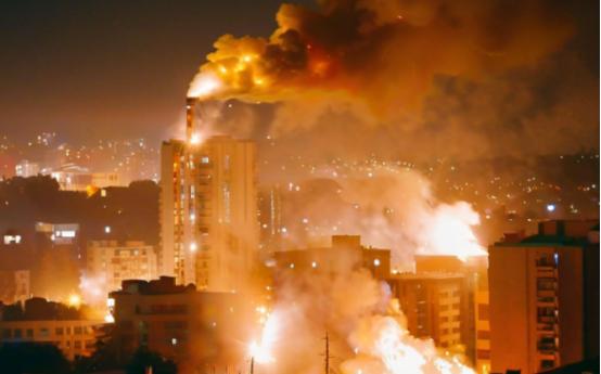 绝大多数人看到特拉维夫断电，第一反应是伊朗在报复——没看到的是，这枚导弹打的根本