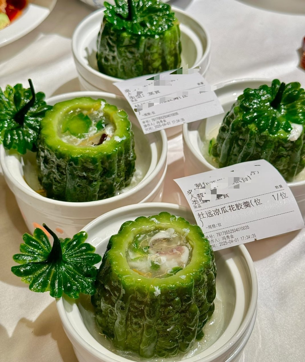 落地广东广州…和这盅苦瓜羹闪婚了。。。。广东粤菜还是很有特色的！ 