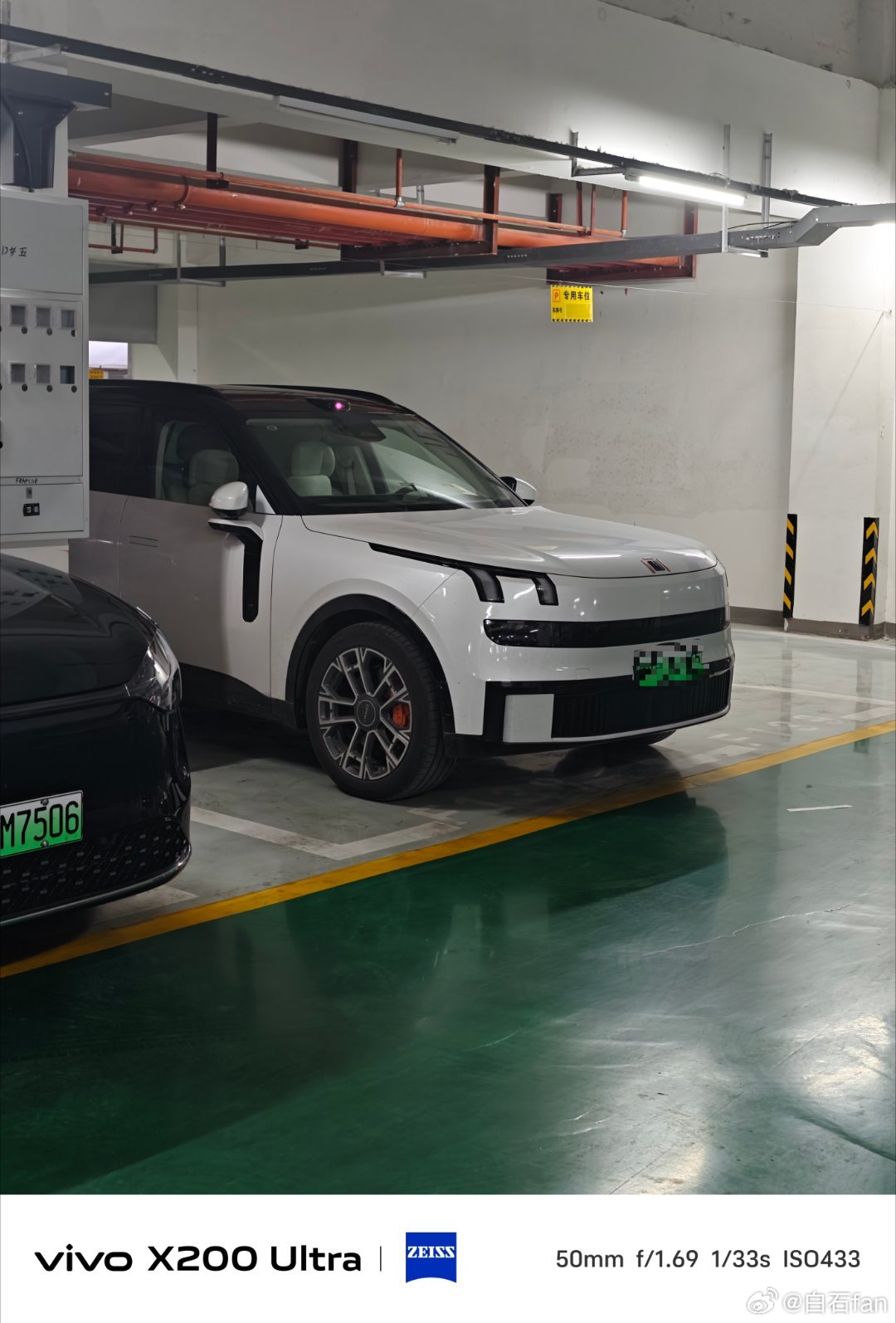 俺们小区车库的大六座车型越来越多了腾势N9、问界M9、领克900这三个放一起，你