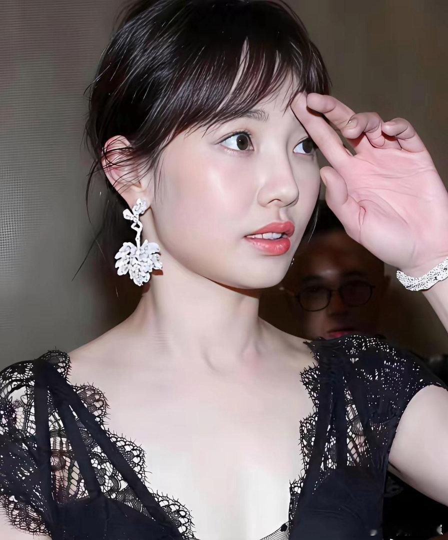 白百何气质清爽又耐看，越看越觉得漂亮舒服～ 