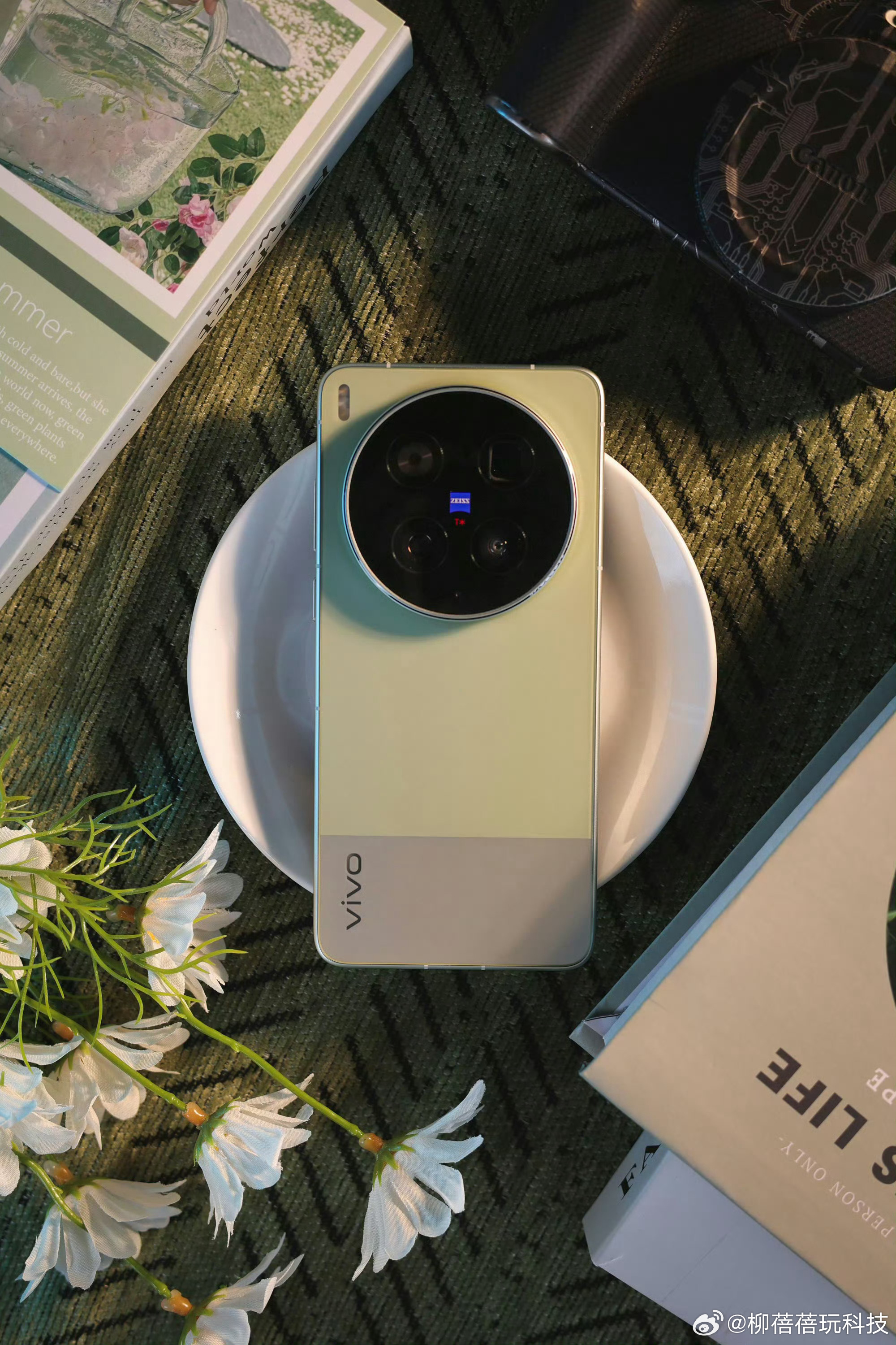 vivo X300 Ultra胶片绿，加上增距镜，颜值和实力都在线 