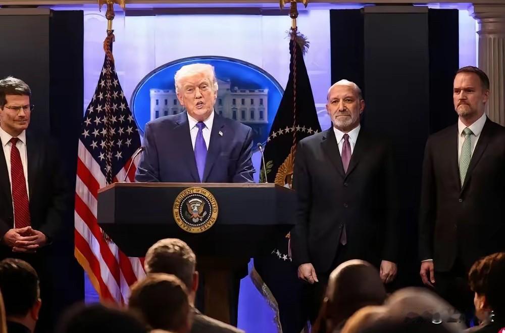 特朗普今天谈关税，再次拿中国说事：“我们几乎被世界上每一个国家薅羊毛、占便宜。他