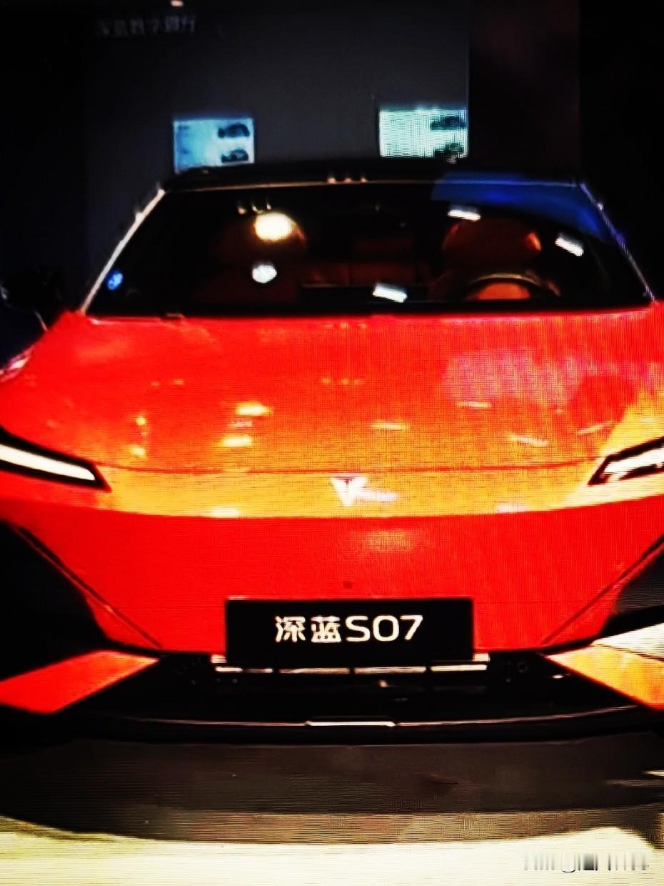 新能源市场传来好信，深蓝S07是六边形战士。

在15万级新能源市场，是一匹黑马