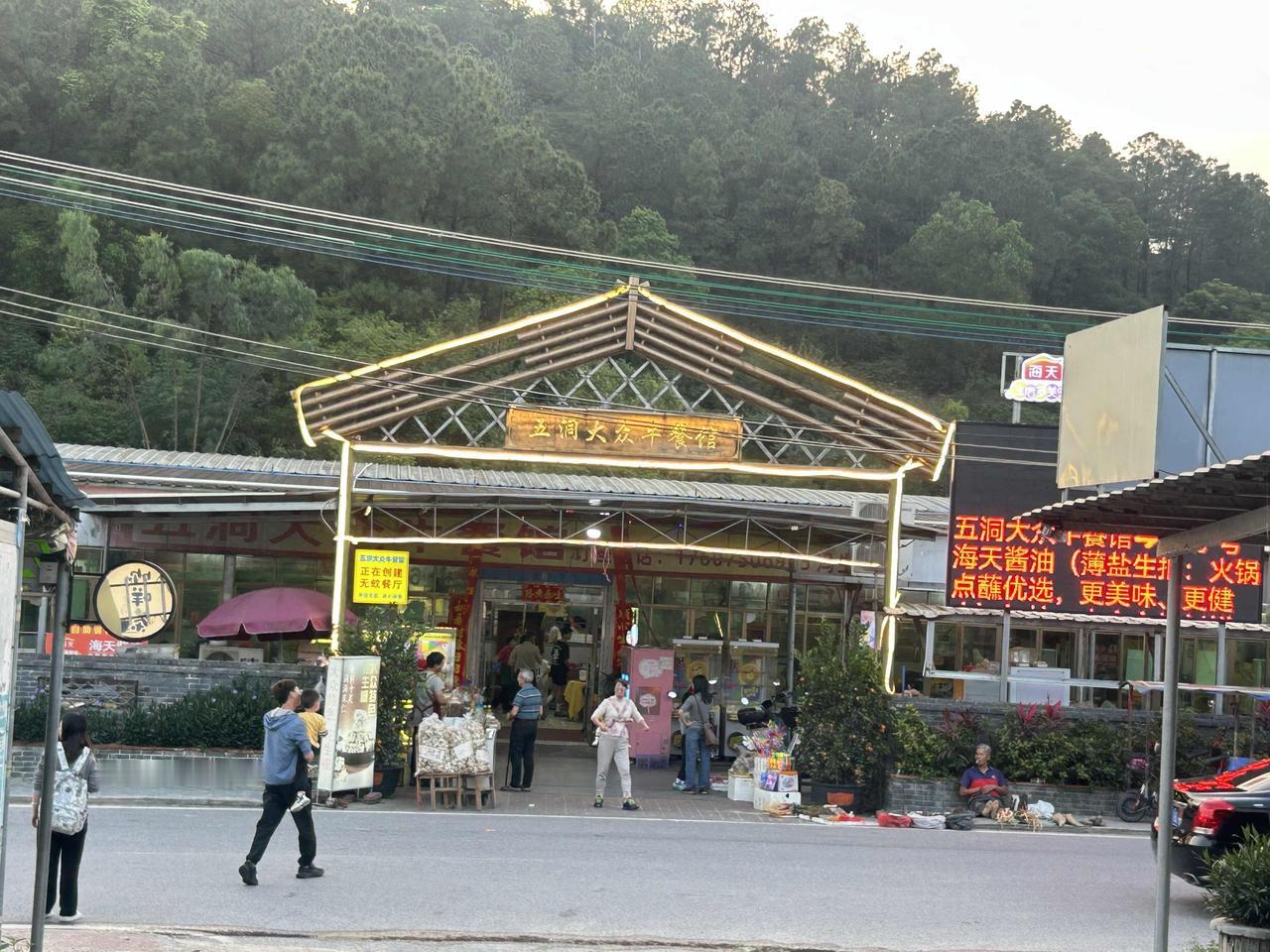 千万别在没钱的时候，谈什么面子。
年轻的时候总爱逞强，怕被看不起，怕没面子。后来