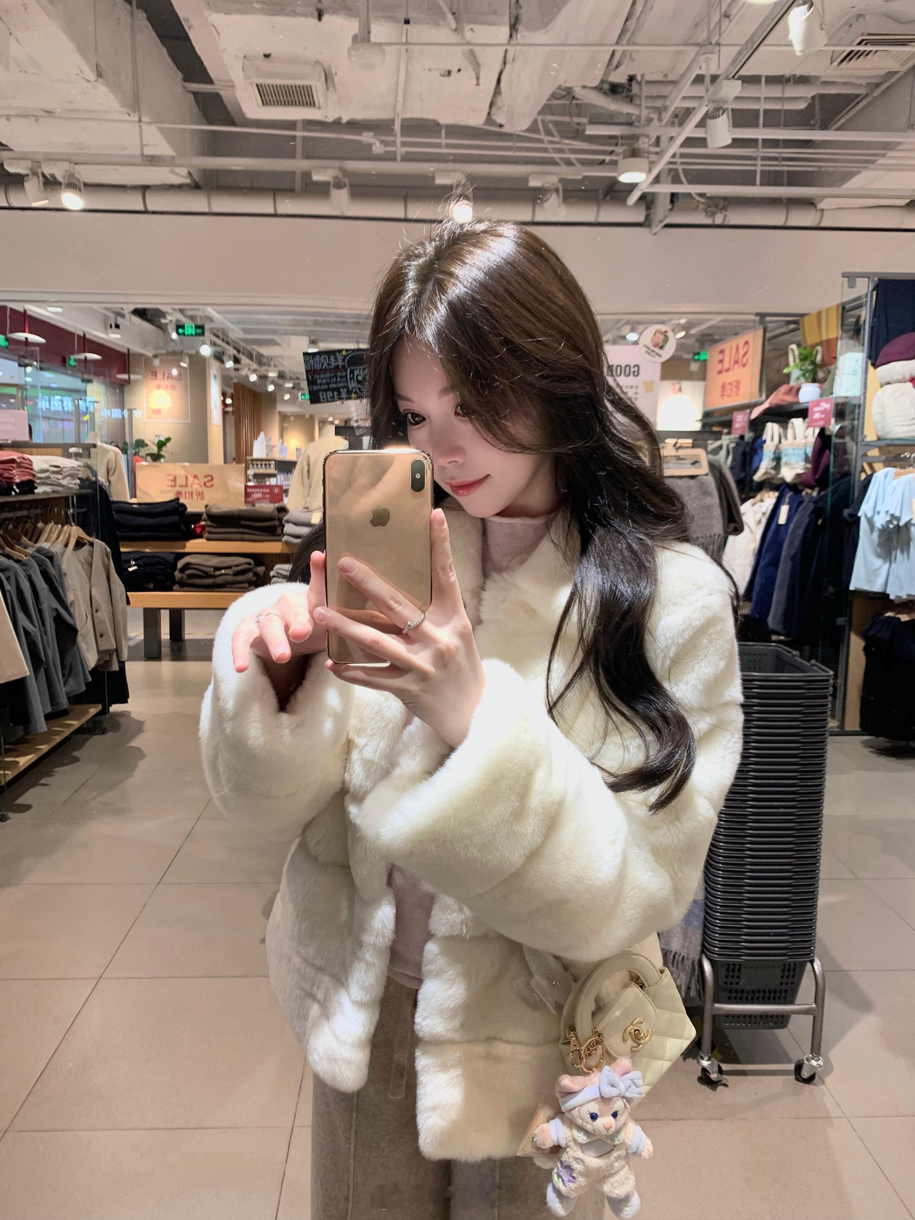 心里暖暖的 发个图图～贝贝终于染头发了 憋了很久很久🩰 