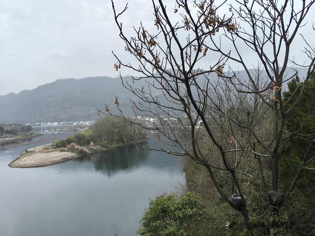 “桃花潭水深千尺，不及汪伦送我情”，因为李白的这首诗，对桃花潭一直有一种神秘的向