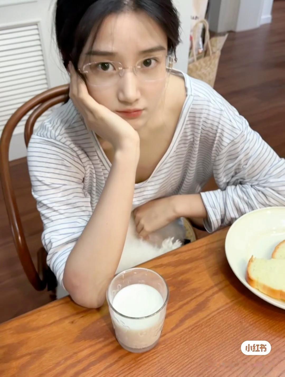 卢昱晓   🌷卢昱晓轧戏🌷卢昱晓胡羞你是万千星辰中，我唯一想摘下的那颗。