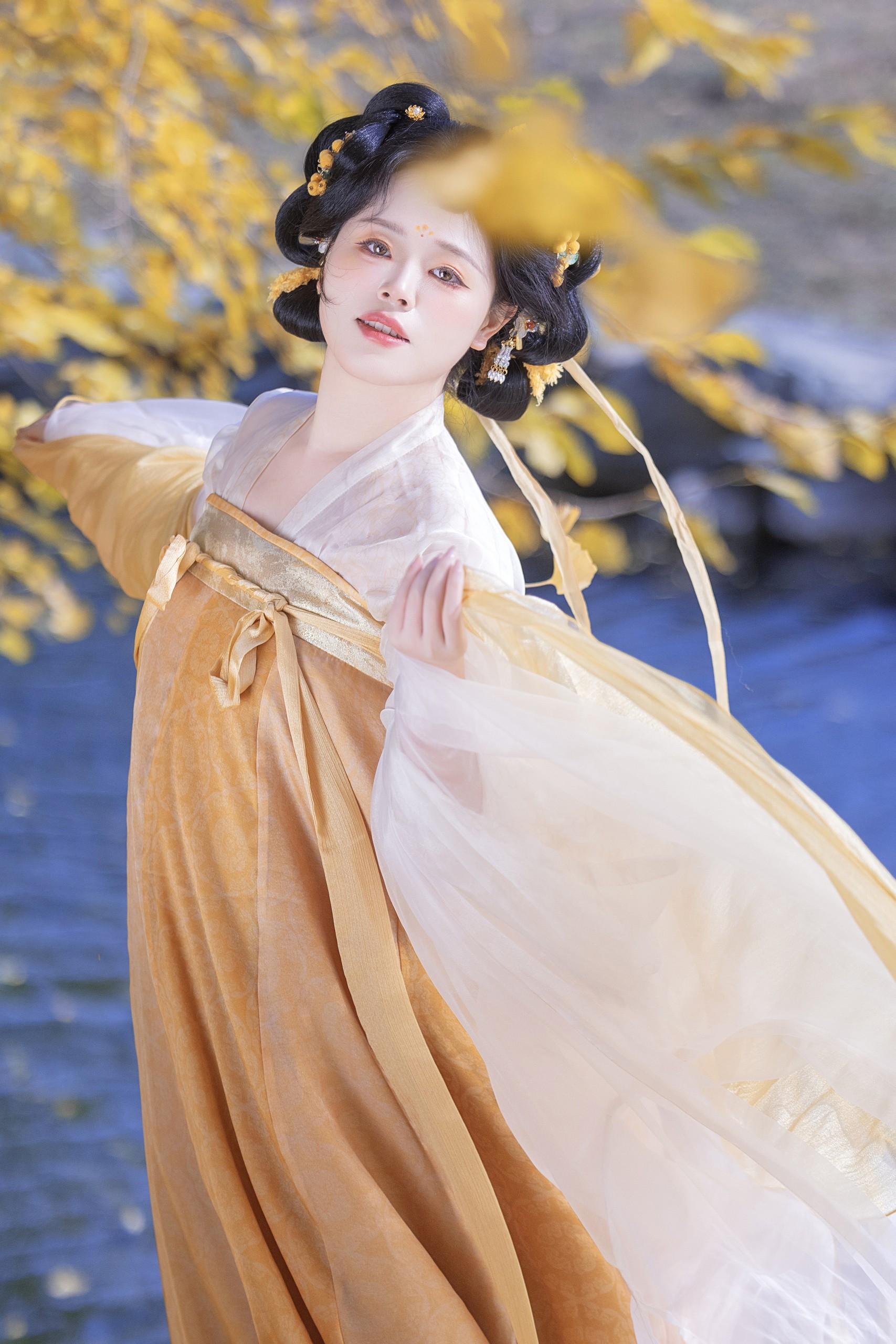 我与秋日享秋风 ｜ 客。