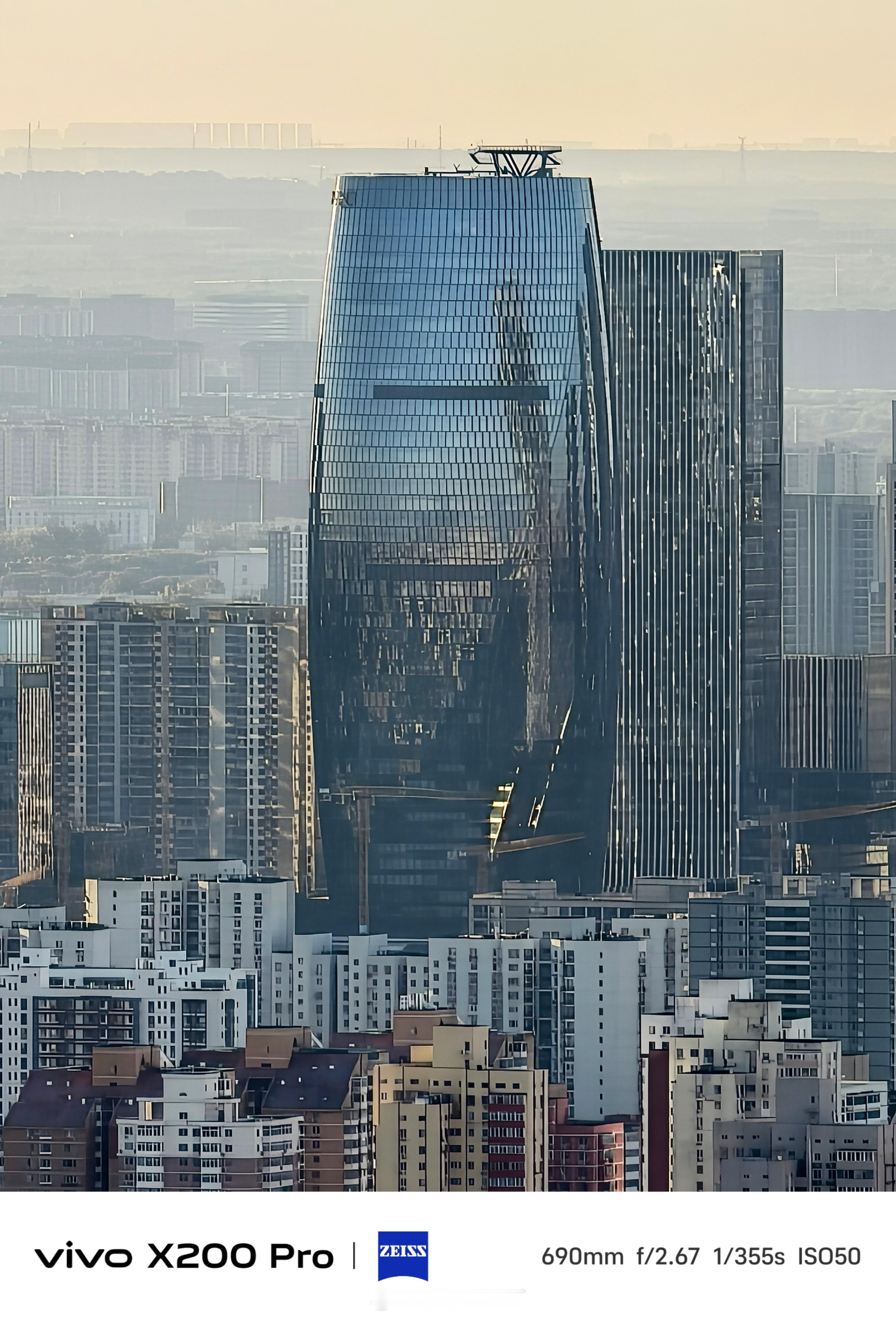长焦镜头里的北京。摄于北京城市阳台-中央电视塔238米露天观景台。摄影