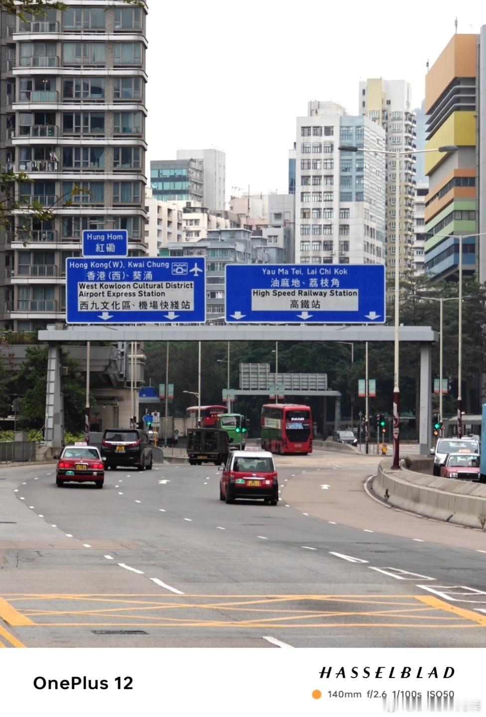 每次去香港都觉得住宅区真的挤，未开发的空地并不是没有，搞成这样房价还贼高。再就是