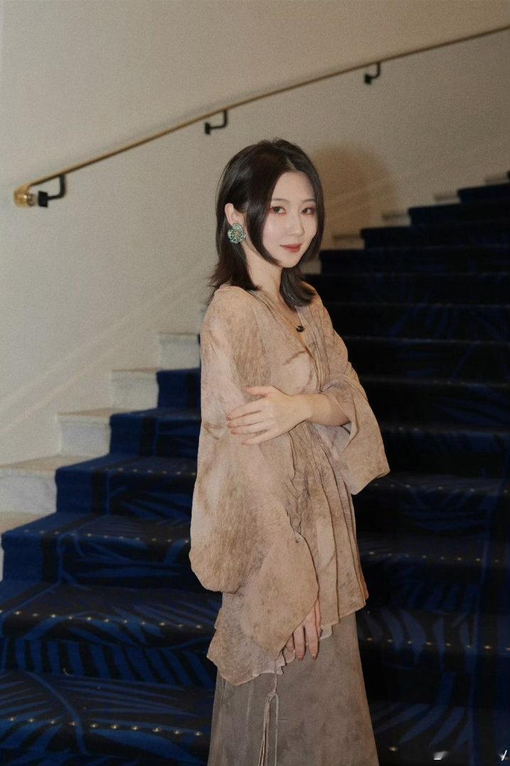 半熟5新嘉宾是戛纳获奖女导演半熟恋人恋综的嘉宾越来越夯了，我们也看到了更多的优秀