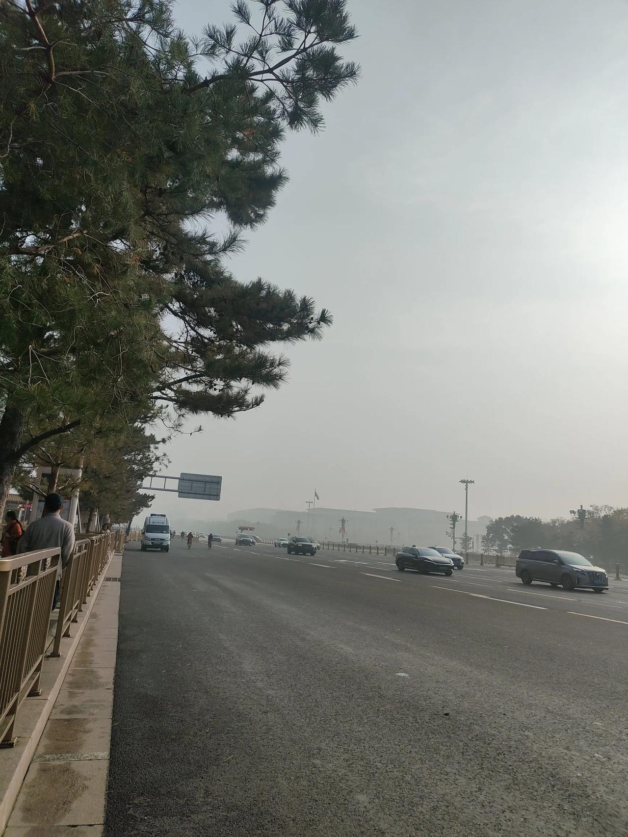 这是北京昌平白浮泉森林公园拍照的风景一角。白浮泉森林公园原名是滨河森林林公园，建