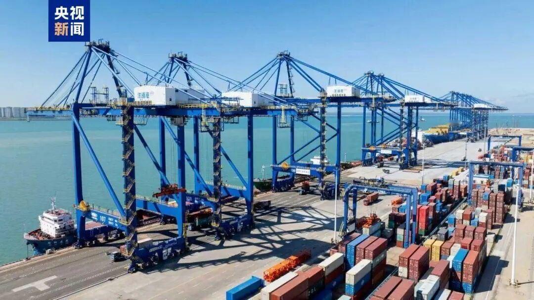 据洋浦交通运输和港航局消息，2026年一季度，洋浦港集装箱吞吐量累计完成98.3