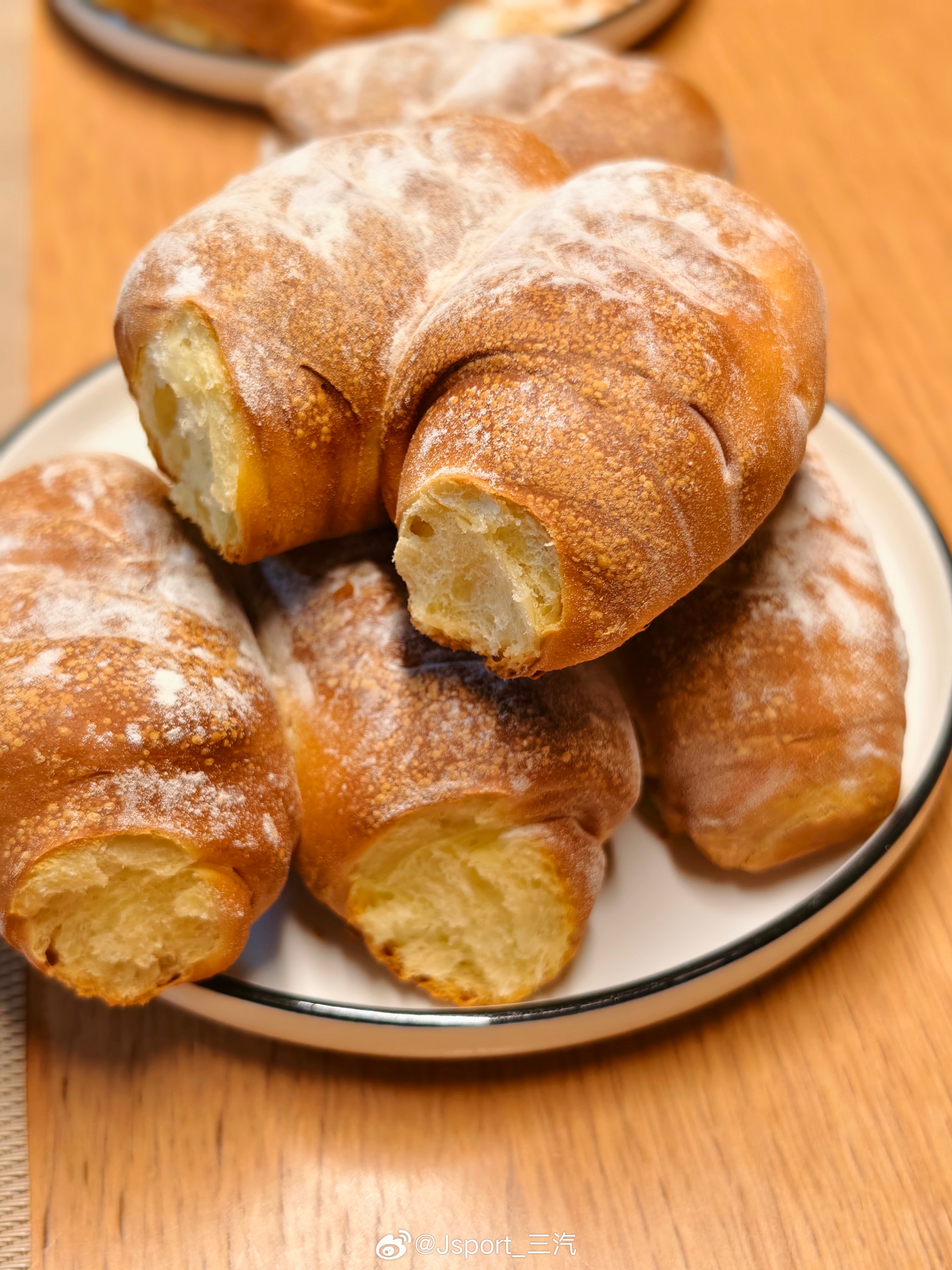 太太跟着短视频学会了做这种烤面包...短视频还是有点用 