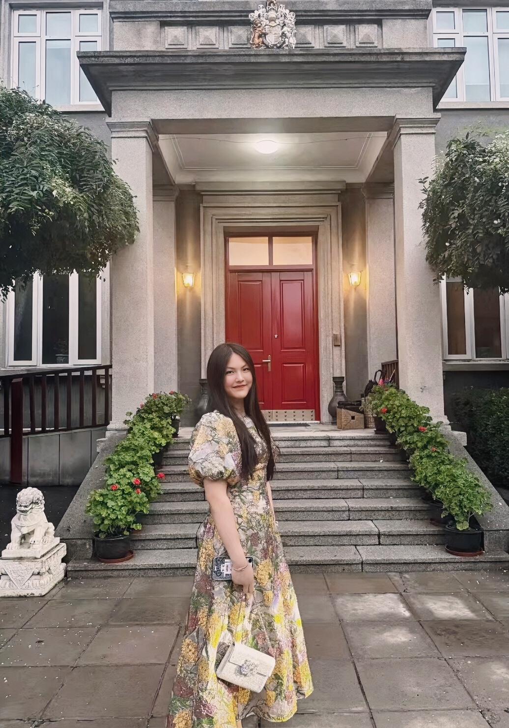 所以李湘为什么这么有钱李湘育儿哲学 李湘女儿画作 李湘育儿之辩 
我新发布的内容