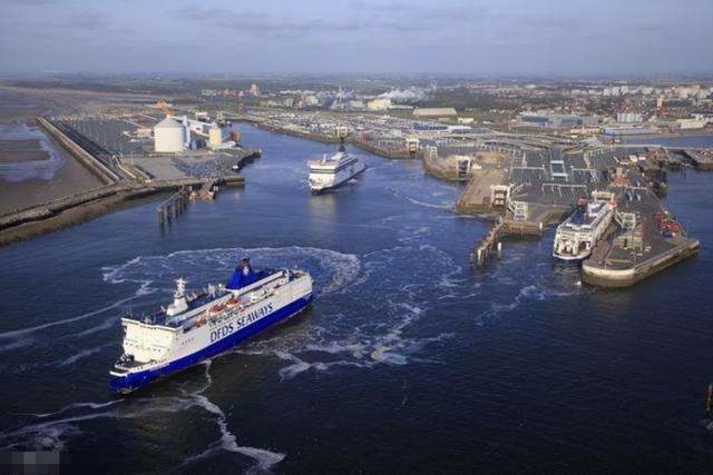 拯救大兵的翻版！这两天最热的国际新闻莫过于美国去拯救两名飞行员了。
其中的情节非