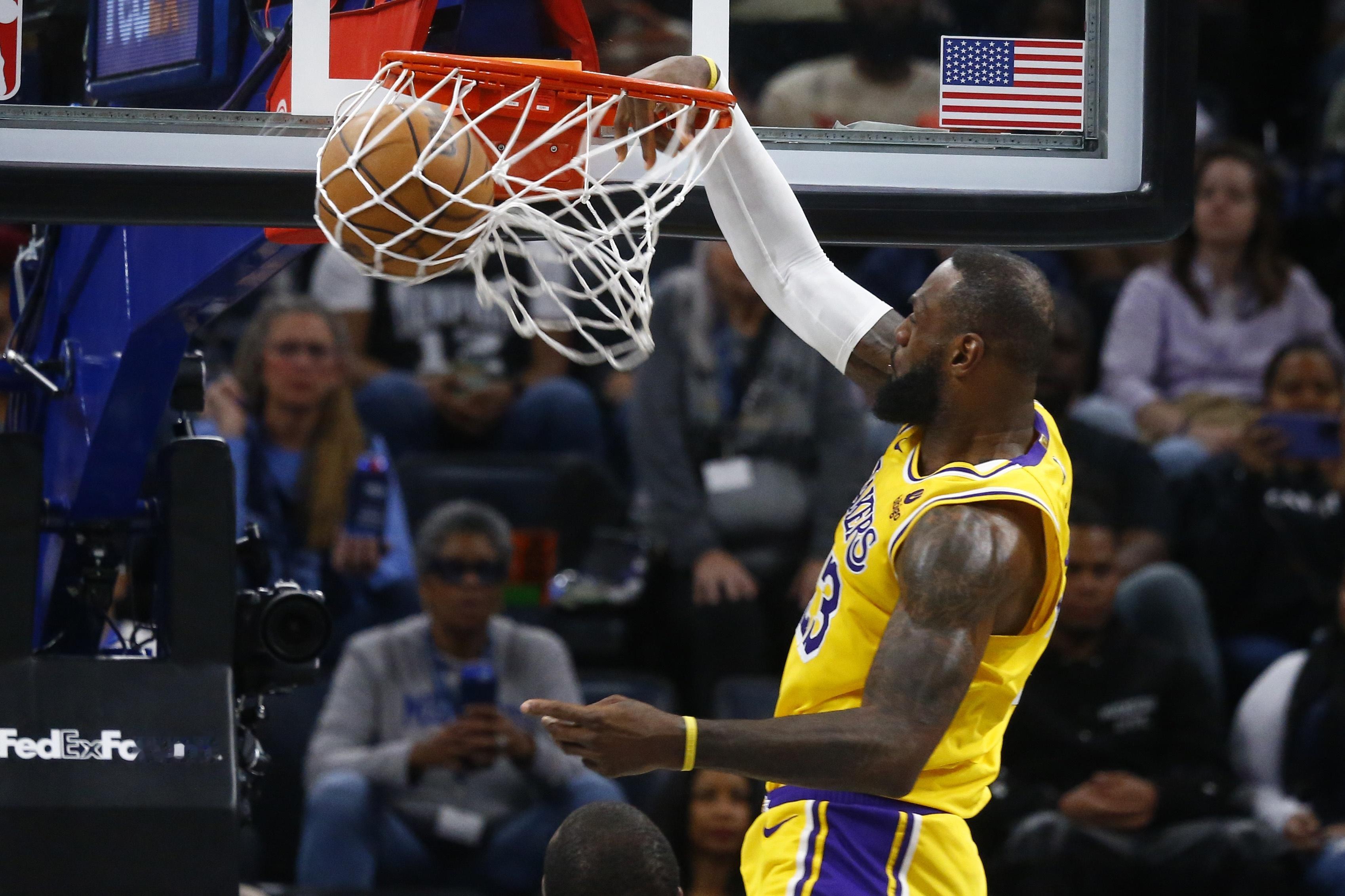 4月20日 今天，湖人主帅哈姆在球队训练结束后接受了记者采访。谈到詹姆斯说他自己