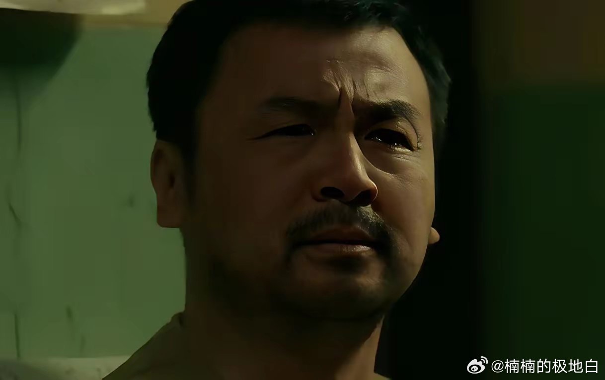同样演哭戏，胡歌在《抓特务》里痛哭流涕，为啥败给李思潼的哽咽流泪？原因就俩字。网